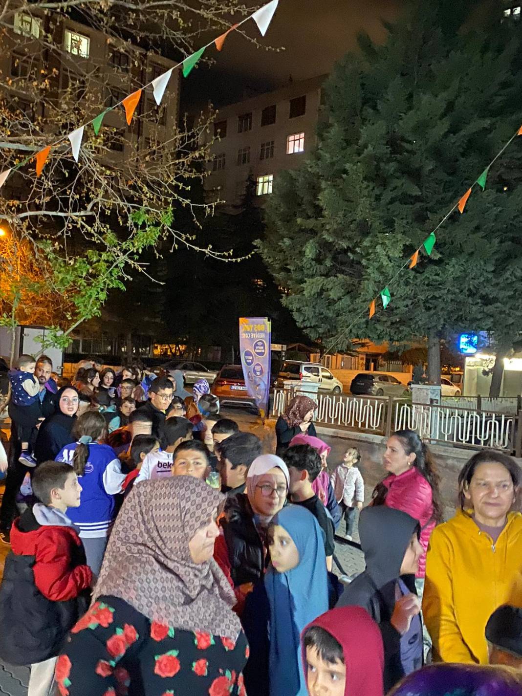 Ramazan akşamlarında çoçukları sevindirdiler 1
